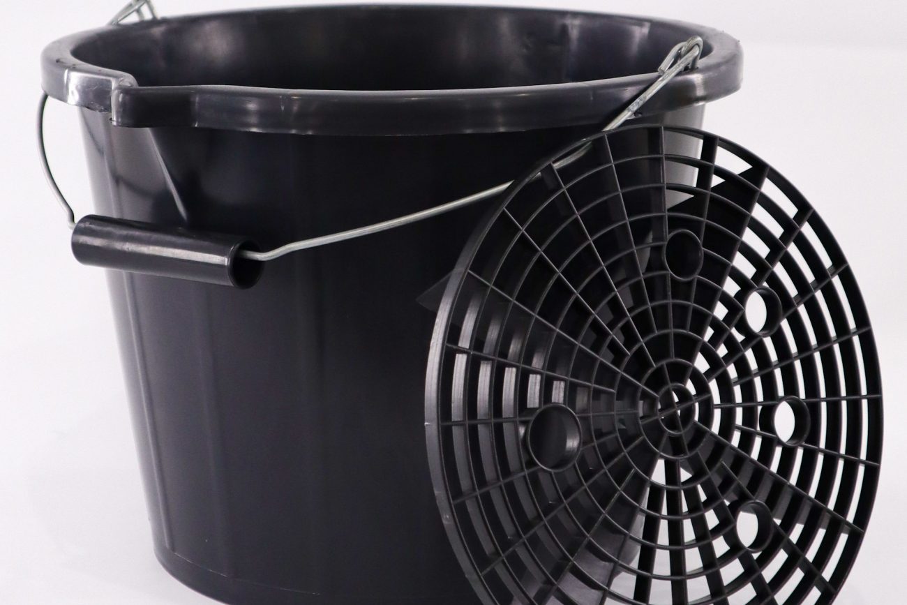 Sprüced 20 Litre Wash Bucket with Grit Guard Sprüced